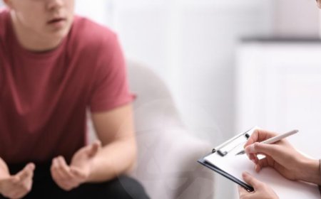 Meninas adolescentes vão 18 vezes mais ao ginecologista do que meninos ao urologista