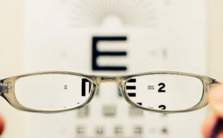 Presbiopia ou “vista cansada”, condição surge pelo envelhecimento natural dos olhos.