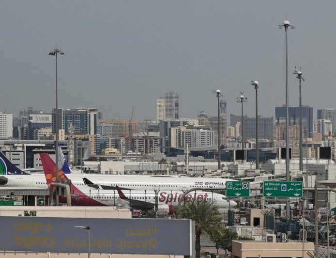 Irã ataca navios no Golfo Pérsico e drones atingem área próxima ao Aeroporto de Dubai