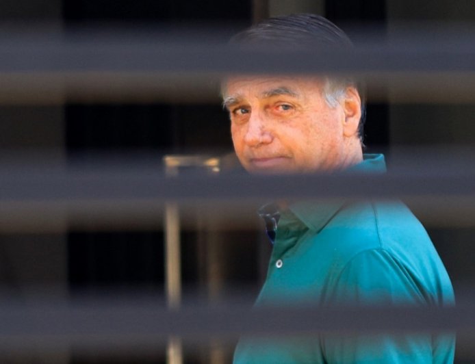 Bolsonaro apresenta melhora em quadro de pneumonia