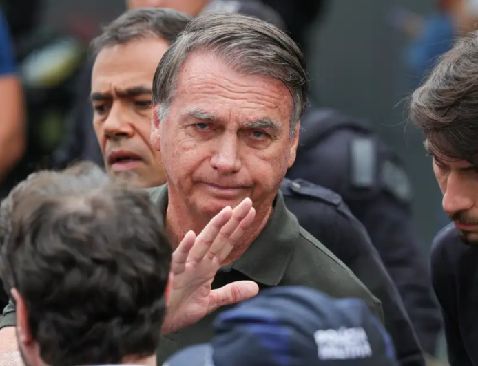 Prisão de Bolsonaro gera debate sobre direito e saúde