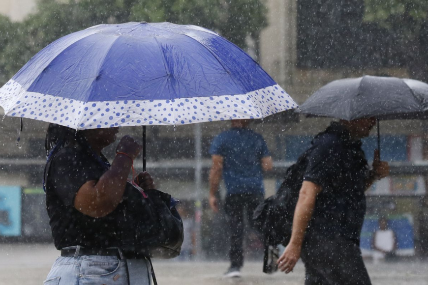 Alerta laranja de chuvas atinge 17 estados no Brasil