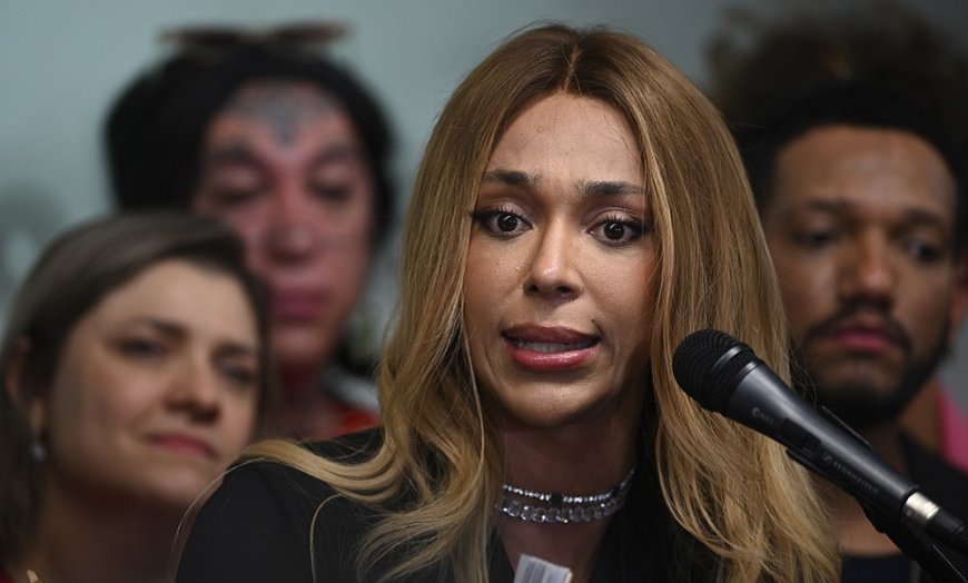 Novo aciona Conselho de Ética contra Erika Hilton