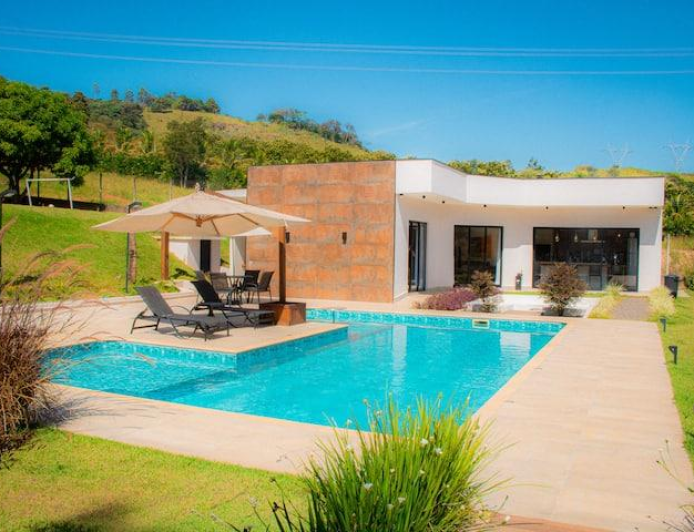 Quanto custa casa de 100m² com piscina em 2026?