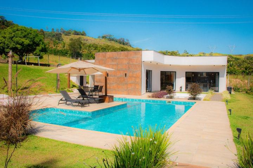 Quanto custa casa de 100m² com piscina em 2026?