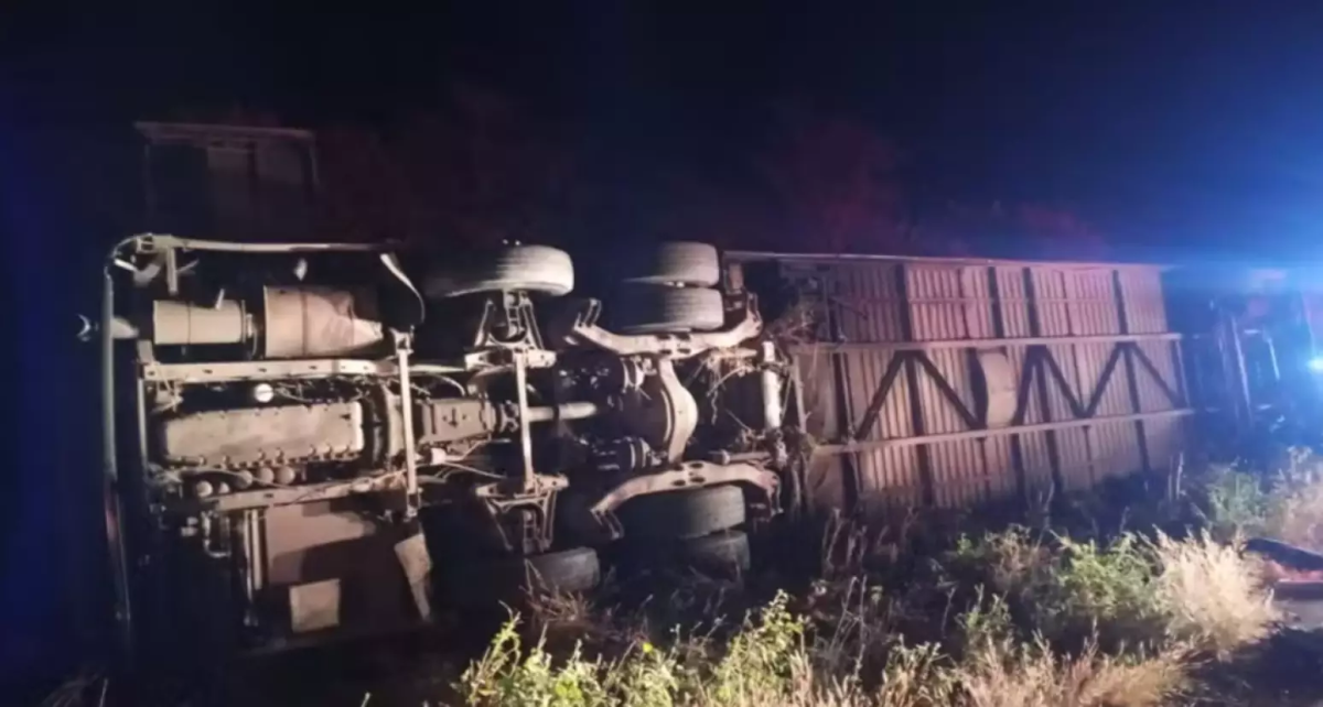 Acidente com ônibus de time de basquete deixa mortos e feridos no Ceará