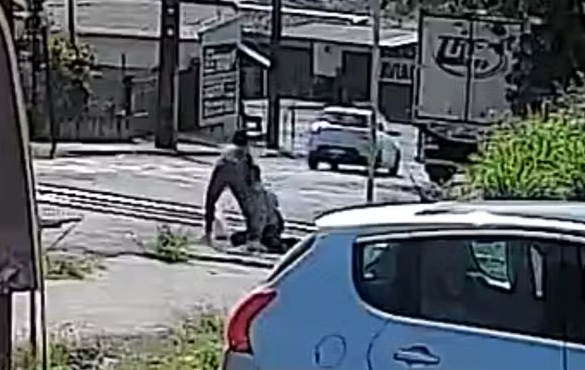 "Heróína da vida real": Em Apucarana (PR), professora salva um homem de um atropelamento por um trem na última quarta-feira (3)