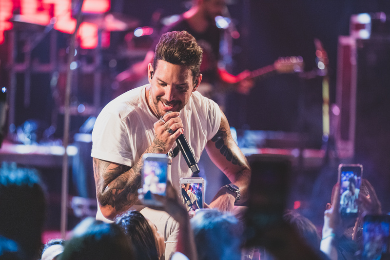 Felipe Pezzoni anuncia saída da Banda Eva e carreira solo