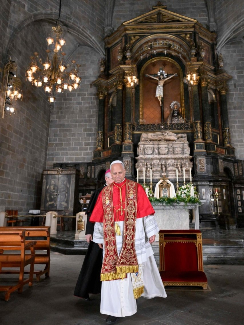 Papa Leão XIV visita Sagrada Família e abençoa torre mais alta do mundo
