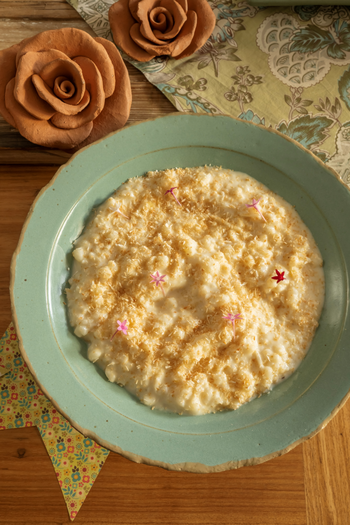 Receita Festa Junina: Canjica Cremosa com Amendoim e Coco Fresco