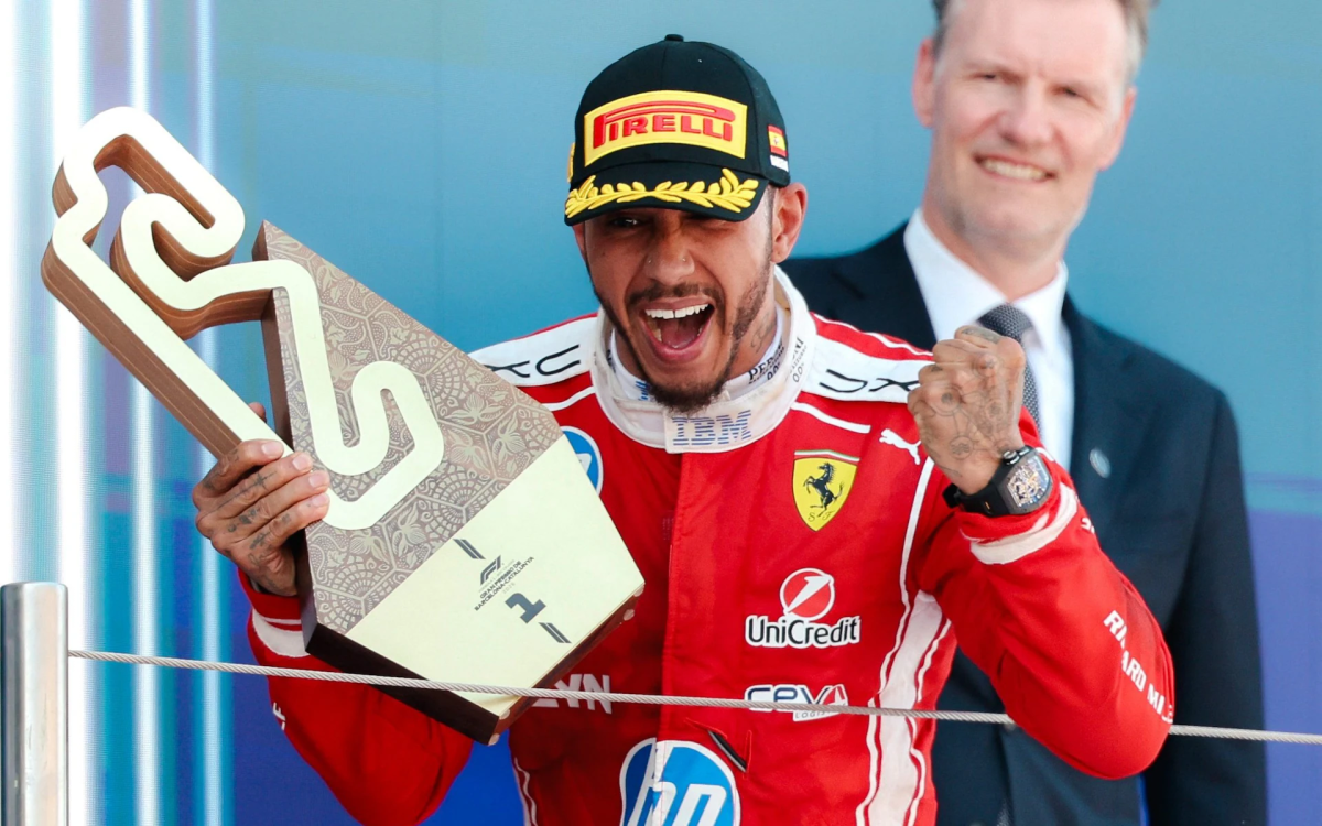 Aos 41 anos, Hamilton faz história e vence seu primeiro GP com a Ferrari na F1