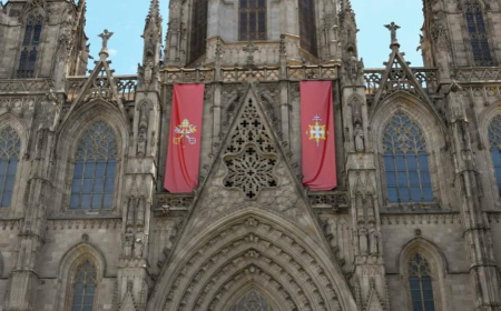 Papa Leão XIV visita Sagrada Família e abençoa torre mais alta do mundo