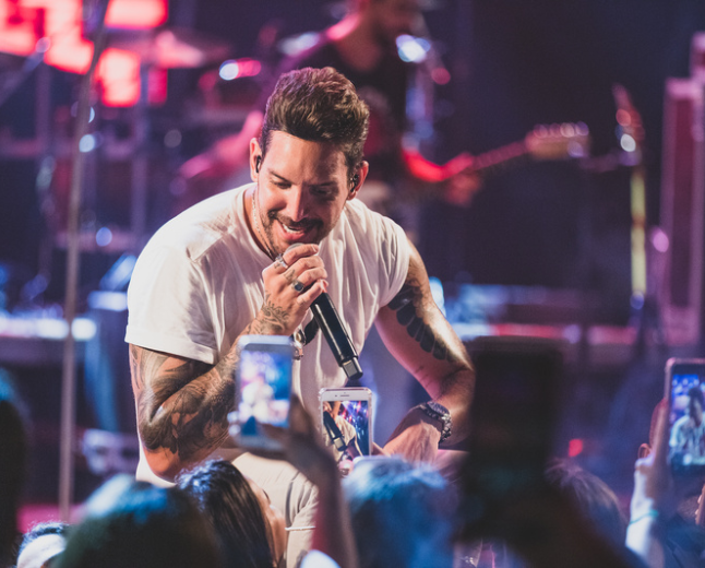 Felipe Pezzoni anuncia saída da Banda Eva e carreira solo