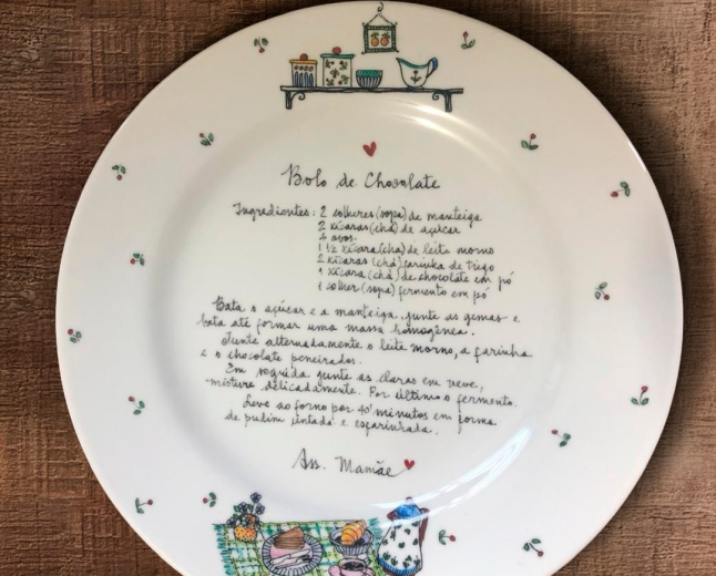 Artista plástica mineira conquista redes sociais pintando receitas afetivas em porcelanas
