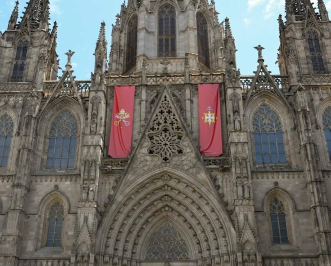 Papa Leão XIV visita Sagrada Família e abençoa torre mais alta do mundo