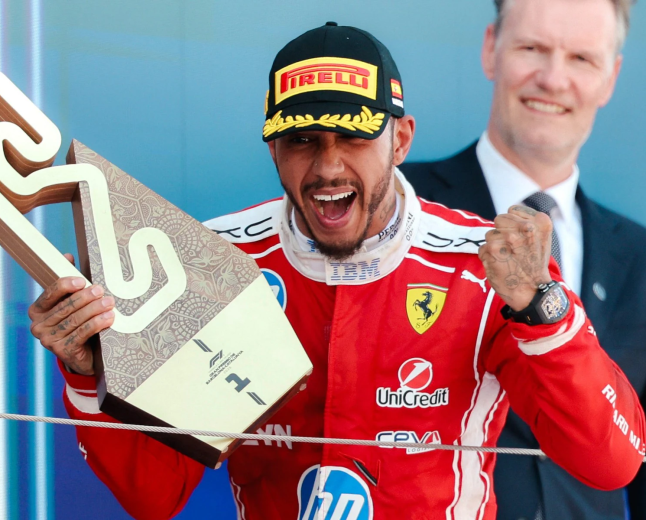 Aos 41 anos, Hamilton faz história e vence seu primeiro GP com a Ferrari na F1