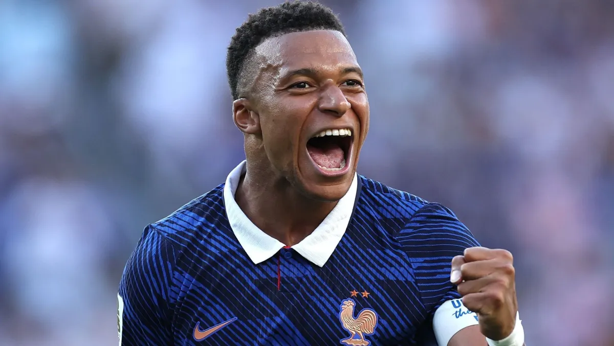 Atacante francês Kylian Mbappé alcança topo histórico dos artilheiros