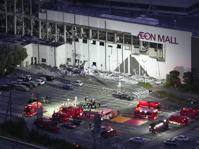 Terremoto devastador abala Japão e soterra pessoas em shopping