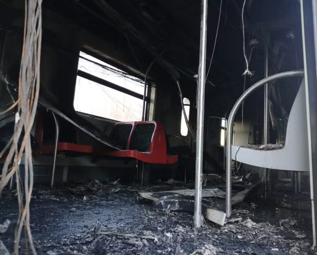 Explosão assusta passageiros e paralisa três linhas de trens em SP