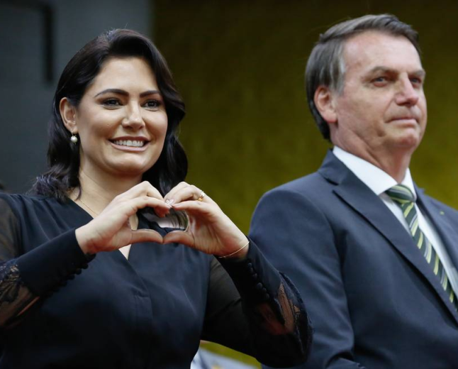 Bolsonaro insiste na candidatura de Michelle ao Senado Federal