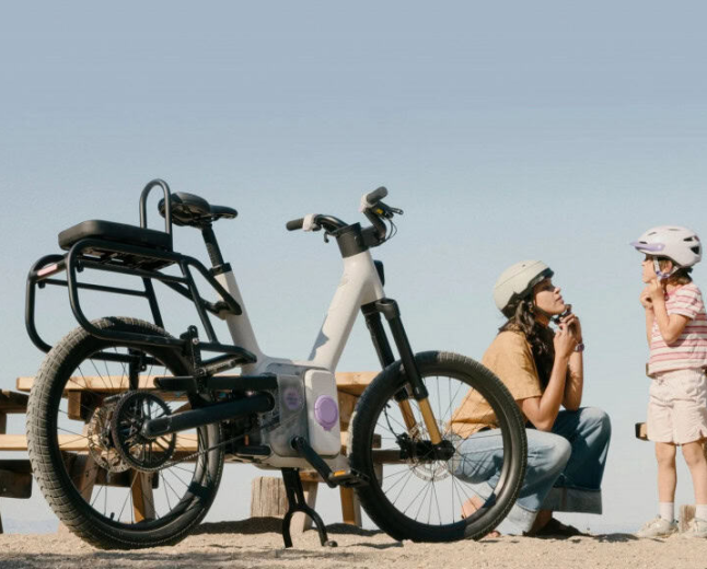 E-bike premium combina design futurista e sistema inovador de propulsão elétrica