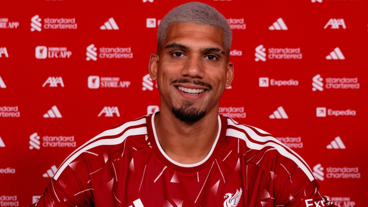 Liverpool reforça defesa e confirma chegada do zagueiro Ronald Araújo