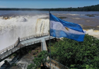 Argentina desmonta passarela turística para enfrentar cheias extremas