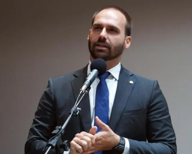 Caixa leiloa apartamento de Eduardo Bolsonaro após falta de pagamento