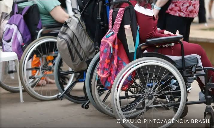 Analfabetismo entre jovens com deficiência é 12 vezes maior, diz IBGE