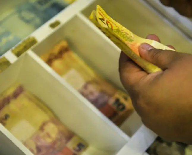 INPC registra deflação de 0,32% em agosto, aponta IBGE