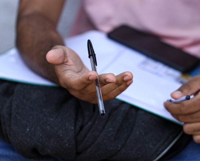 MEC lança Guia do Enem com orientações, vídeos e aplicativos para estudantes