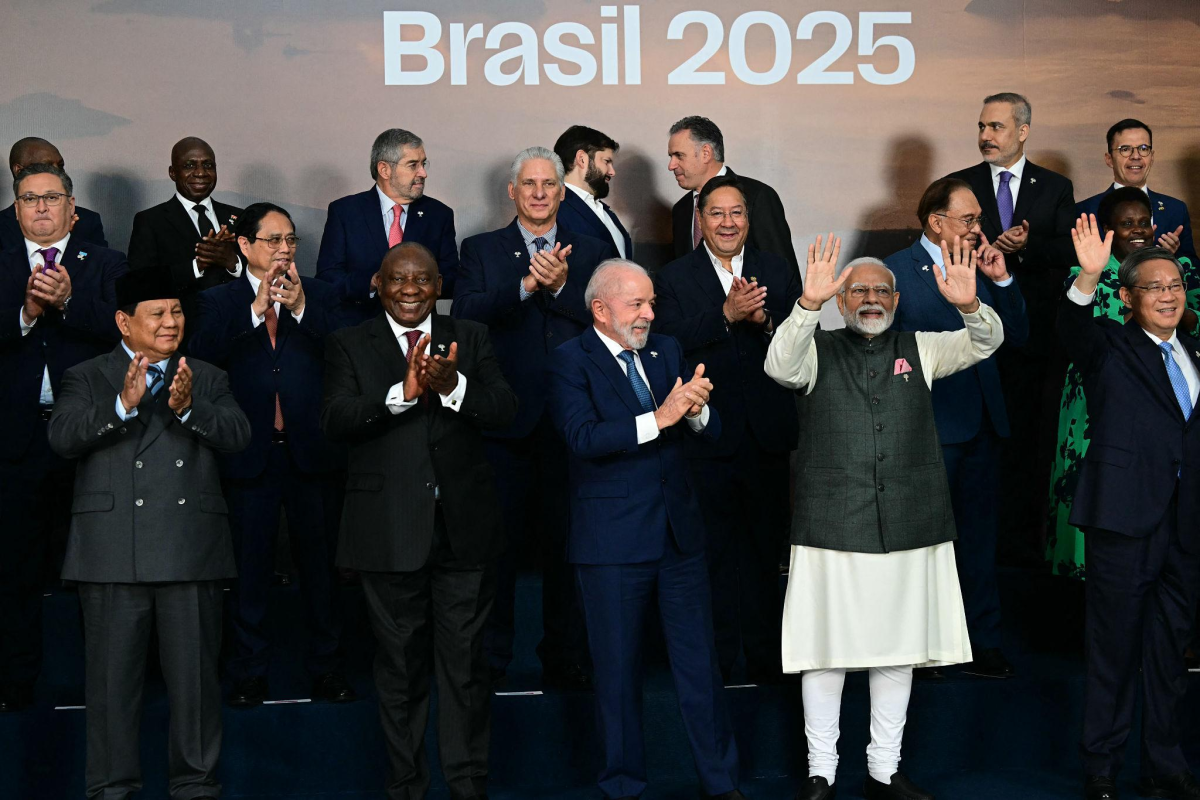 Imagem representativa de uma reunião internacional realizada no Brasil, destacando o papel do país na articulação entre as economias emergentes.