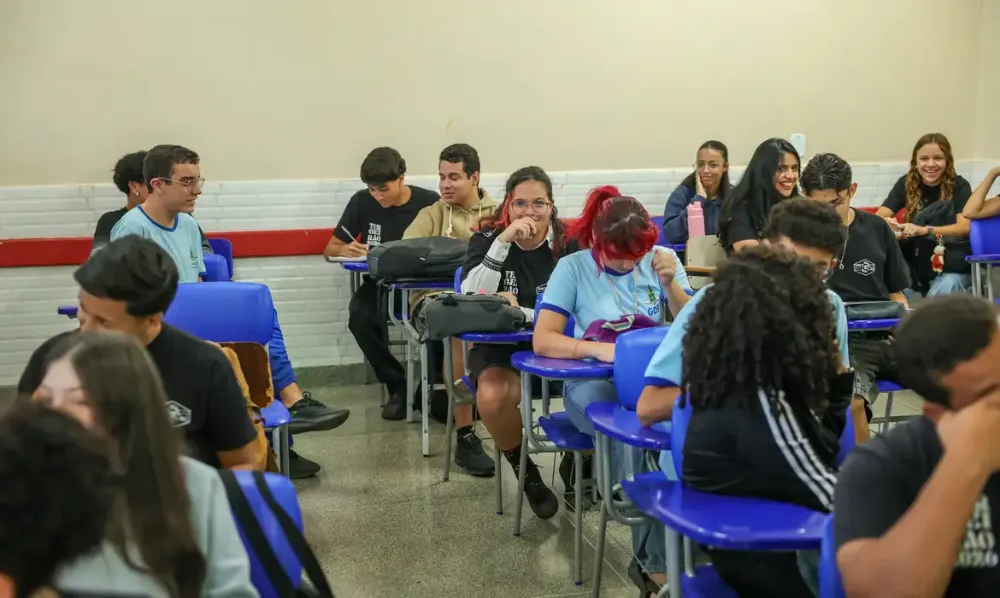 Enem 2026: inscritos automaticamente devem escolher idioma até 18 de outubro