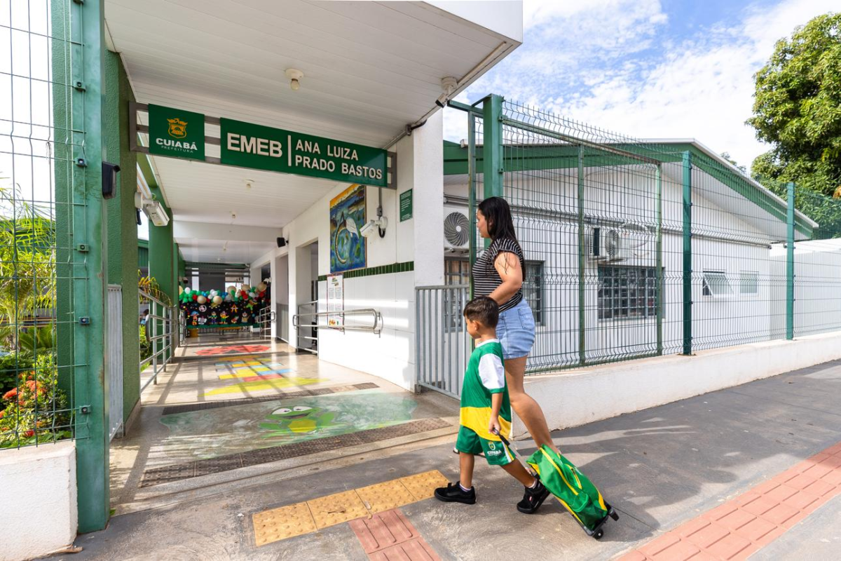 Famílias beneficiárias devem acompanhar a frequência escolar de crianças e adolescentes e manter os compromissos de saúde em dia.