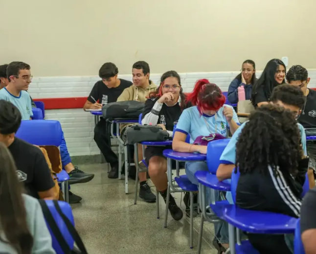 Enem 2026: inscritos automaticamente devem escolher idioma até 18 de outubro